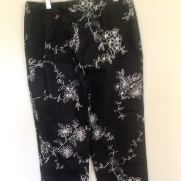 Rafaella black pants with white flowers size 8 - Picture 1 of 10